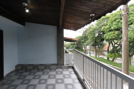 Casa para alugar com 179m², 3 quartos e 2 vagas Casa para alugar com 179m², 3 quartos e 2 vagasVaranda