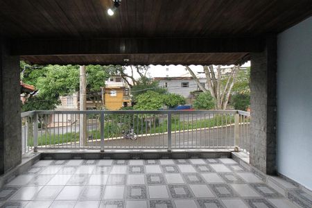 Casa para alugar com 179m², 3 quartos e 2 vagas Casa para alugar com 179m², 3 quartos e 2 vagasVaranda