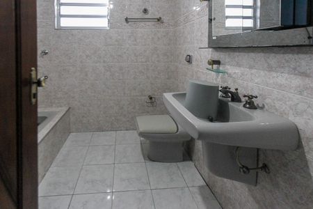 Casa para alugar com 179m², 3 quartos e 2 vagas Casa para alugar com 179m², 3 quartos e 2 vagasBanheiro