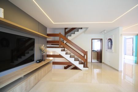 Casa à venda com 499m², 3 quartos e 6 vagasSala