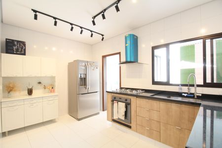 Casa à venda com 499m², 3 quartos e 6 vagasCozinha 