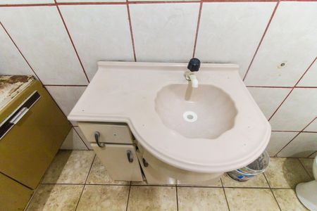 Casa à venda com 25m², 1 quarto e 10 vagas Casa à venda com 25m², 1 quarto e 10 vagasBanheiro