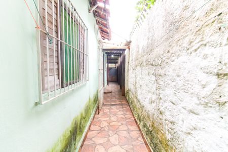Casa à venda com 25m², 1 quarto e 10 vagas Casa à venda com 25m², 1 quarto e 10 vagasQuintal