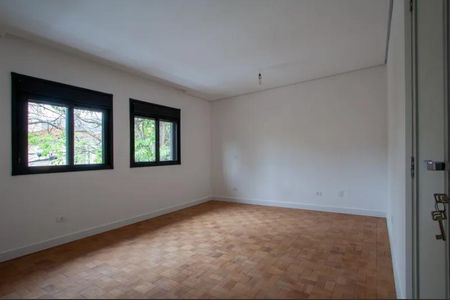 Casa à venda com 360m², 3 quartos e 3 vagas Casa à venda com 360m², 3 quartos e 3 vagasFoto 11