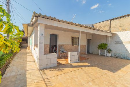 Fachada de casa à venda com 3 quartos, 306m² em Harmonia, Canoas