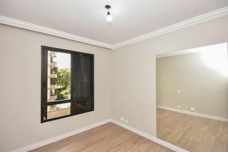 Apartamento à venda com 245m², 4 quartos e 4 vagas Apartamento à venda com 245m², 4 quartos e 4 vagasQuarto 1