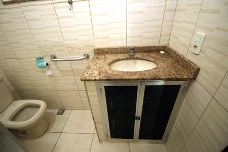 Casa de condomínio para alugar com 60m², 2 quartos e sem vagaBanheiro