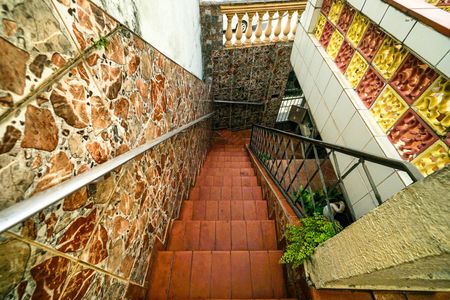 Casa à venda com 120m², 2 quartos e 1 vagaEscada