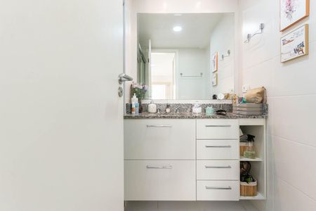 Apartamento à venda com 71m², 2 quartos e 1 vagaBanheiro Suíte