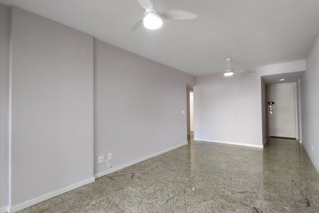Apartamento à venda com 100m², 3 quartos e 2 vagasSala