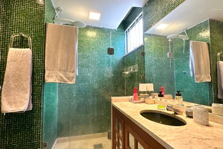 Apartamento à venda com 420m², 4 quartos e 6 vagasBanheiro da Suíte 2