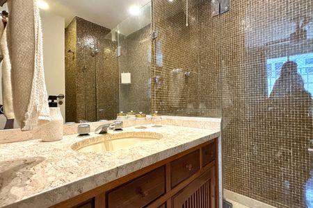 Apartamento à venda com 420m², 4 quartos e 6 vagasBanheiro da Suíte 1