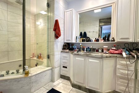 Apartamento à venda com 420m², 4 quartos e 6 vagasBanheiro da Suíte 3