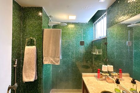 Apartamento à venda com 420m², 4 quartos e 6 vagasBanheiro da Suíte 2