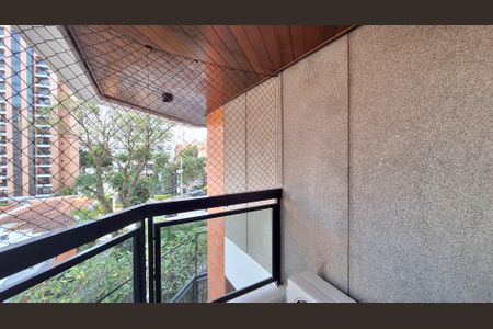 Apartamento à venda com 173m², 4 quartos e 3 vagas Apartamento à venda com 173m², 4 quartos e 3 vagasVaranda da Suíte 2