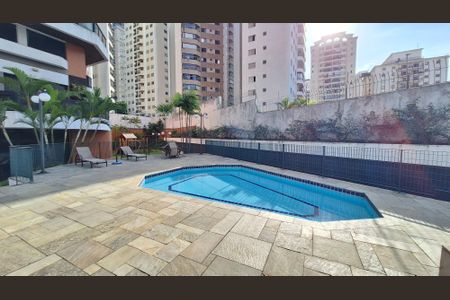 Apartamento à venda com 173m², 4 quartos e 3 vagas Apartamento à venda com 173m², 4 quartos e 3 vagasÁrea comum - Piscina
