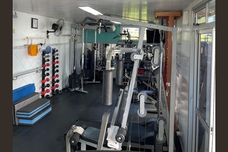 Apartamento à venda com 172m², 3 quartos e 1 vaga Apartamento à venda com 172m², 3 quartos e 1 vagaÁrea comum - Academia