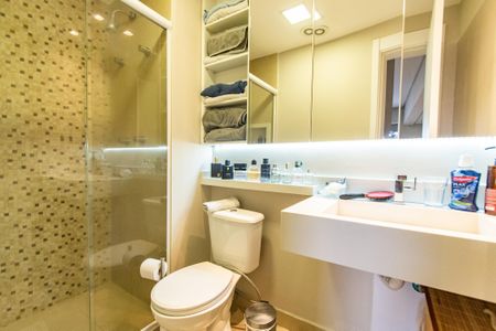 Apartamento à venda com 68m², 2 quartos e 1 vaga Apartamento à venda com 68m², 2 quartos e 1 vagaBanheiro da suíte