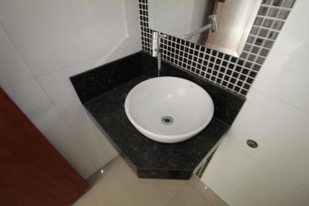 Casa à venda com 85m², 2 quartos e 1 vagaBanheiro Social