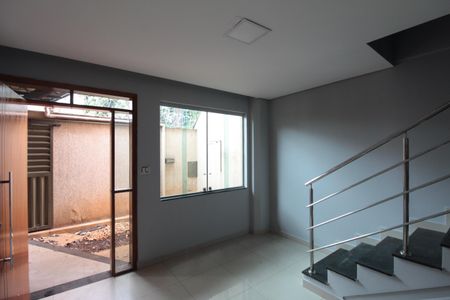Casa à venda com 85m², 2 quartos e 1 vagaSala