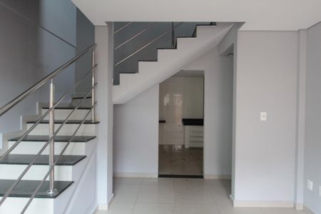 Casa à venda com 85m², 2 quartos e 1 vagaSala