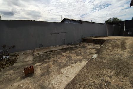 Casa à venda com 100m², 2 quartos e 4 vagasQuintal - Garagem