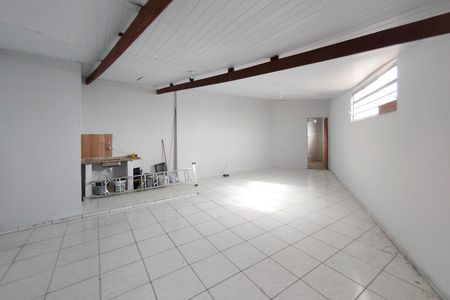 Casa à venda com 100m², 2 quartos e 4 vagasCômodo Extra