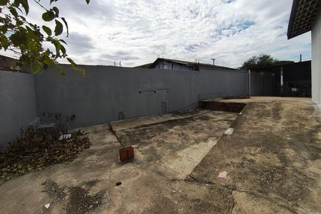 Casa à venda com 100m², 2 quartos e 4 vagasQuintal - Garagem