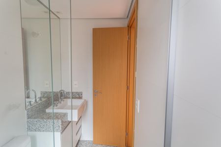 Apartamento à venda com 135m², 2 quartos e 2 vagas Apartamento à venda com 135m², 2 quartos e 2 vagasBanheiro da Suíte