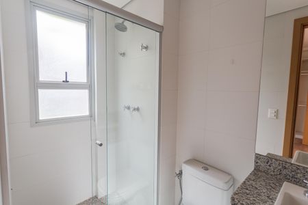 Apartamento à venda com 135m², 2 quartos e 2 vagas Apartamento à venda com 135m², 2 quartos e 2 vagasBanheiro da Suíte
