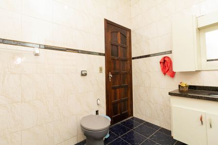 Casa à venda com 650m², 5 quartos e 11 vagasBanheiro da Suíte 1