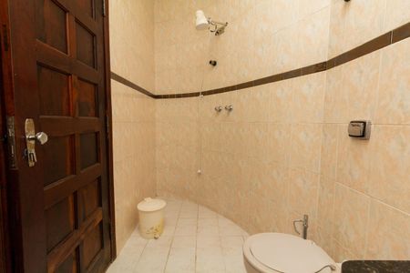 Casa à venda com 650m², 5 quartos e 11 vagasBanheiro da Suíte 4