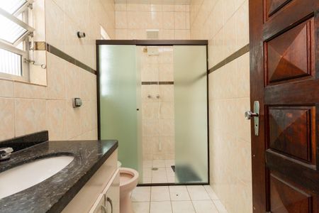 Casa à venda com 650m², 5 quartos e 11 vagasBanheiro da Suíte 2