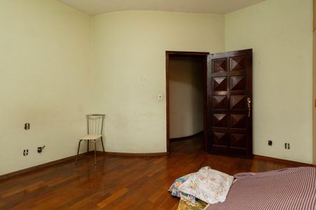 Casa à venda com 650m², 5 quartos e 11 vagasSuíte 3