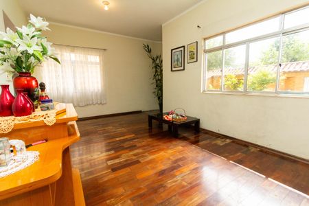 Casa à venda com 650m², 5 quartos e 11 vagasSala