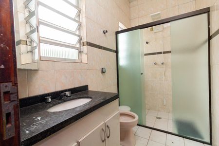 Casa à venda com 650m², 5 quartos e 11 vagasBanheiro da Suíte 2