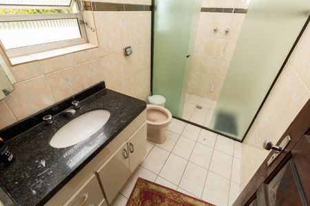 Casa à venda com 650m², 5 quartos e 11 vagasBanheiro da Suíte 2