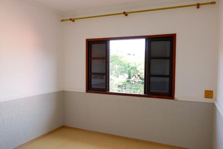 Casa à venda com 135m², 4 quartos e 2 vagas Casa à venda com 135m², 4 quartos e 2 vagasQuarto 1