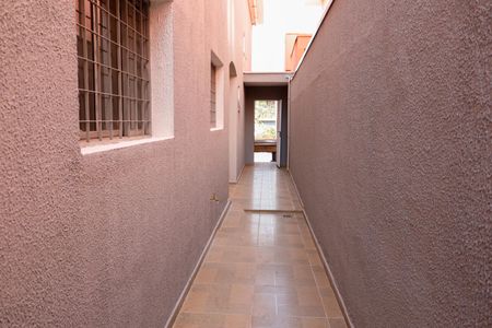 Casa à venda com 135m², 4 quartos e 2 vagas Casa à venda com 135m², 4 quartos e 2 vagasCorredor