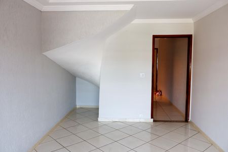 Casa à venda com 135m², 4 quartos e 2 vagas Casa à venda com 135m², 4 quartos e 2 vagasSala