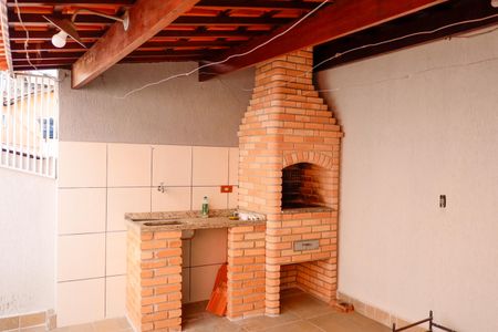 Casa à venda com 135m², 4 quartos e 2 vagas Casa à venda com 135m², 4 quartos e 2 vagasÁrea comum - Churrasqueira