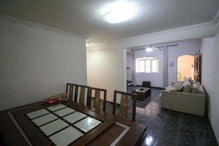 Casa à venda com 156m², 3 quartos e 5 vagasCopa