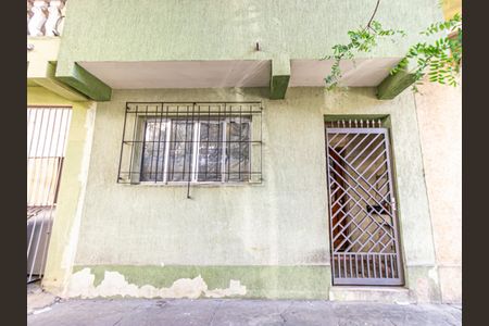 Casa à venda com 120m², 3 quartos e sem vaga Casa à venda com 120m², 3 quartos e sem vagaFachada