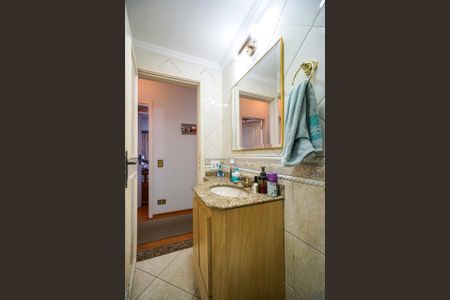 Apartamento à venda com 101m², 4 quartos e 2 vagas Apartamento à venda com 101m², 4 quartos e 2 vagasBanheiro social