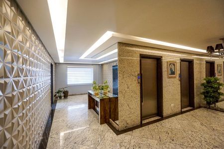 Apartamento à venda com 101m², 4 quartos e 2 vagas Apartamento à venda com 101m², 4 quartos e 2 vagasHall social