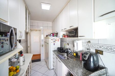 Apartamento à venda com 101m², 4 quartos e 2 vagas Apartamento à venda com 101m², 4 quartos e 2 vagasCozinha