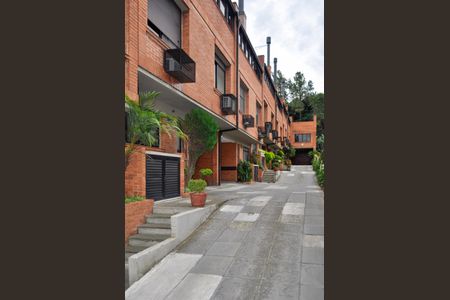 Casa de condomínio à venda com 365m², 3 quartos e 4 vagasFachada