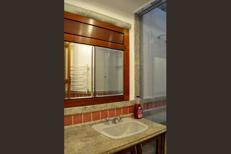 Casa de condomínio à venda com 365m², 3 quartos e 4 vagasBanheiro - Quarto 1