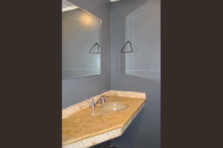 Casa de condomínio à venda com 365m², 3 quartos e 4 vagasLavabo