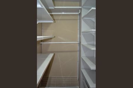 Casa de condomínio à venda com 365m², 3 quartos e 4 vagasCloset - Quarto 1